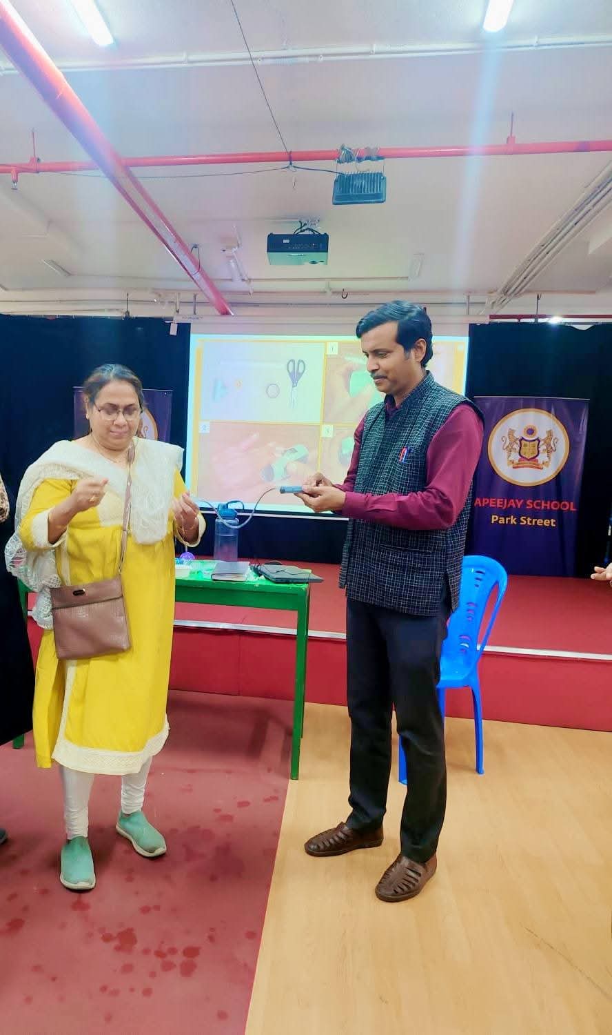 🌟 Science & Mathematics STEM Workshop at Apeejay School Park Street 🌟